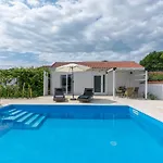 펜션 Casa Cosini With Private Pool 포레치
