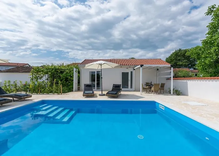 펜션 Casa Cosini With Private Pool 포레치